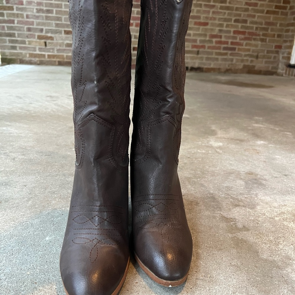 Brown heeled cowgirl boots, good condition! - Picture 6 of 6